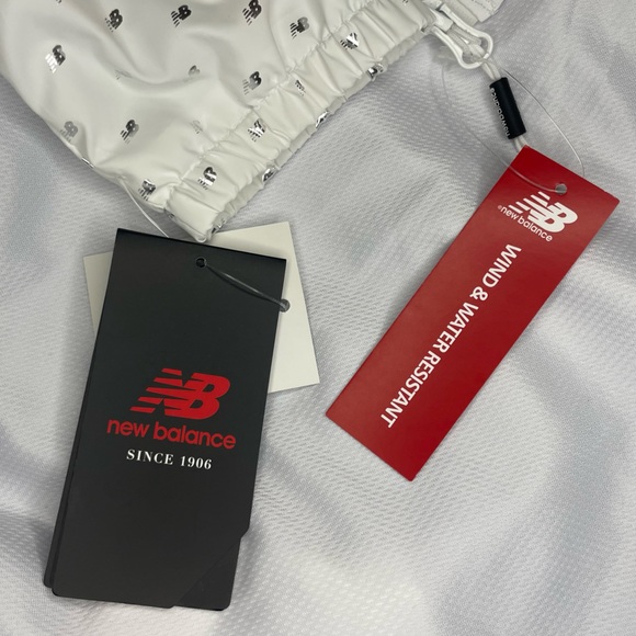 NWT New Balance Women's White Windbreaker Jacket - Size: Medium - Picture 10 of 11